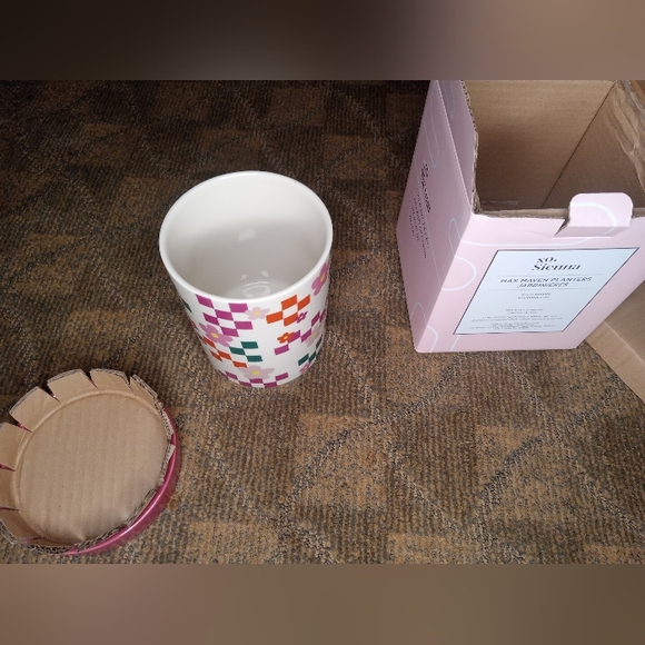 XO, Sienna - Max Maven Stoneware Planter - Picture 5 of 5